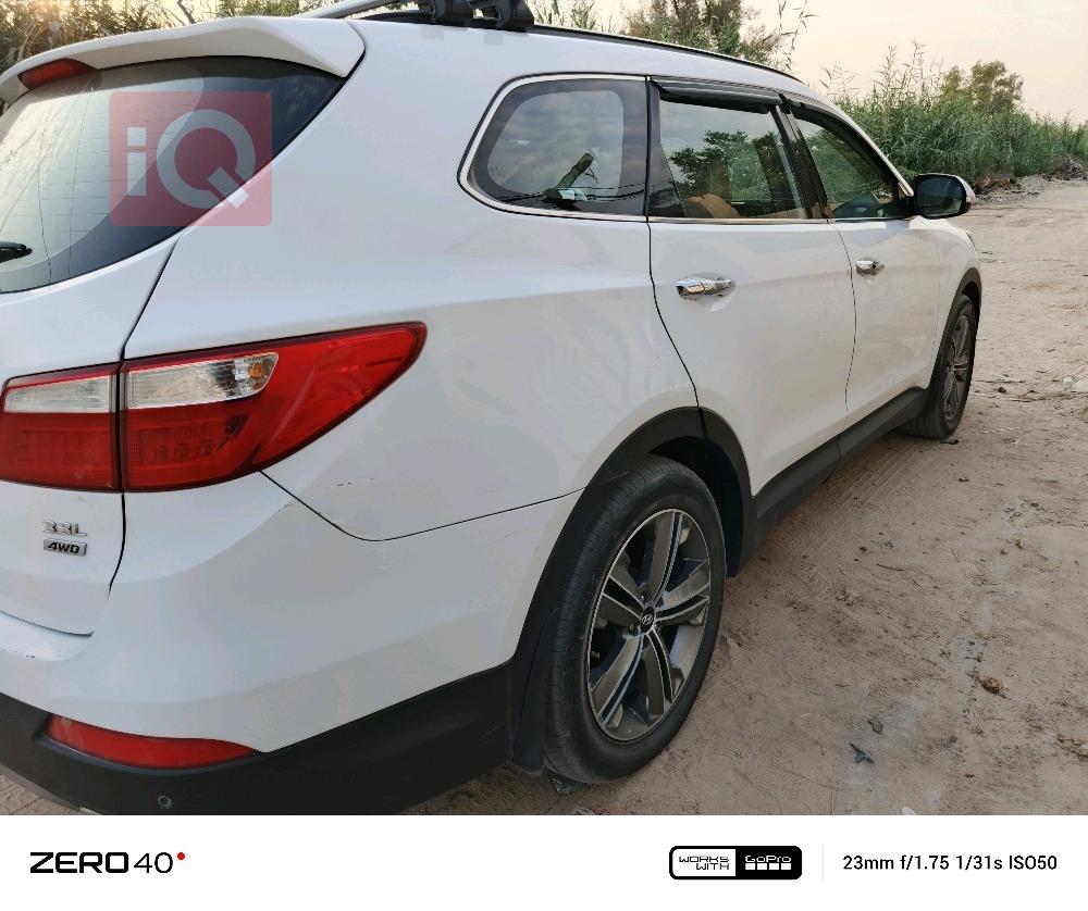 Hyundai Grand Santa Fe